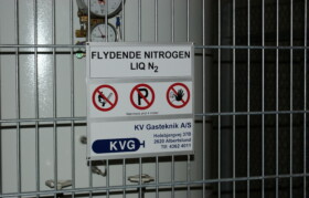 Leverance af flydende Nitrogen til 3.300 L stationær kryotank. For både gasformig og flydende aftapning